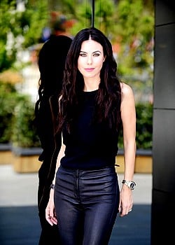 Defne Samyeli